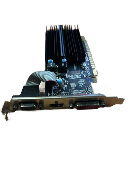 XFX AMD RADEON R5 220A 1GB 64BİT DDR3 Ekran Kartı (2 EL YENİLENMİŞ Ürün)