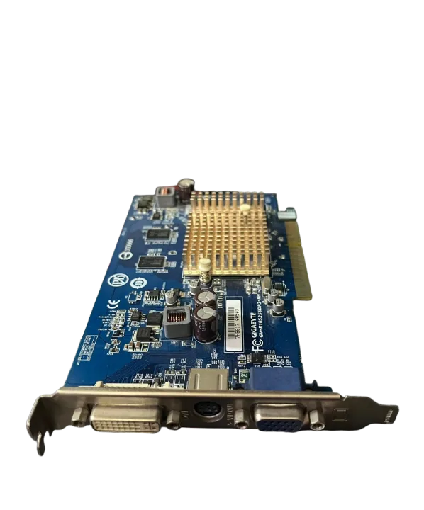 GIGABYTE ATI RADEON X1050-9550 256MB DDR2 128BİT AGP Ekran Kartı(2 EL Ürün)