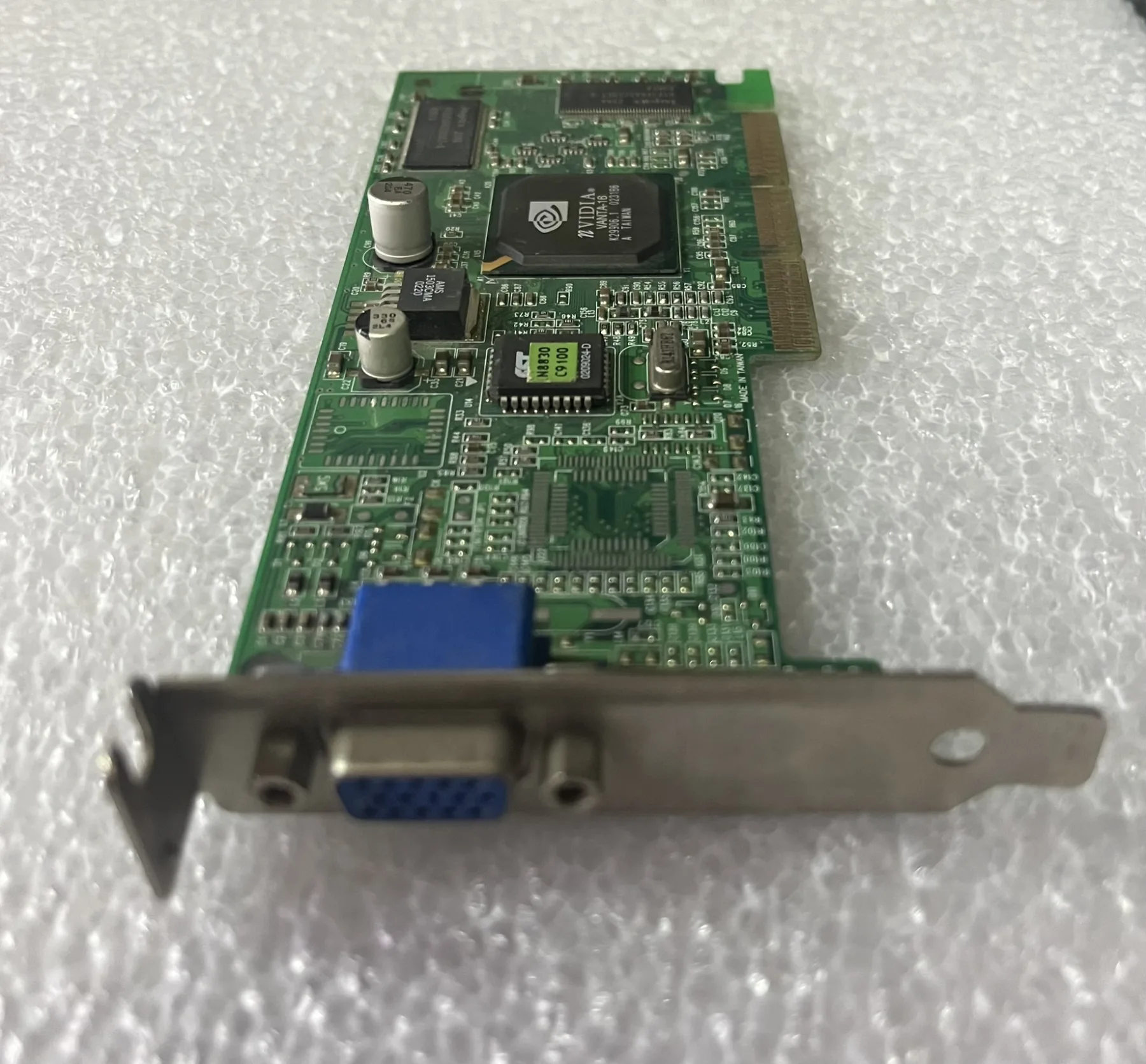 NVIDIA VANTA Vanta-16 16MB AGPX2 KISA PROFİL VGA GİRİŞLİ AGP Ekran Kartı