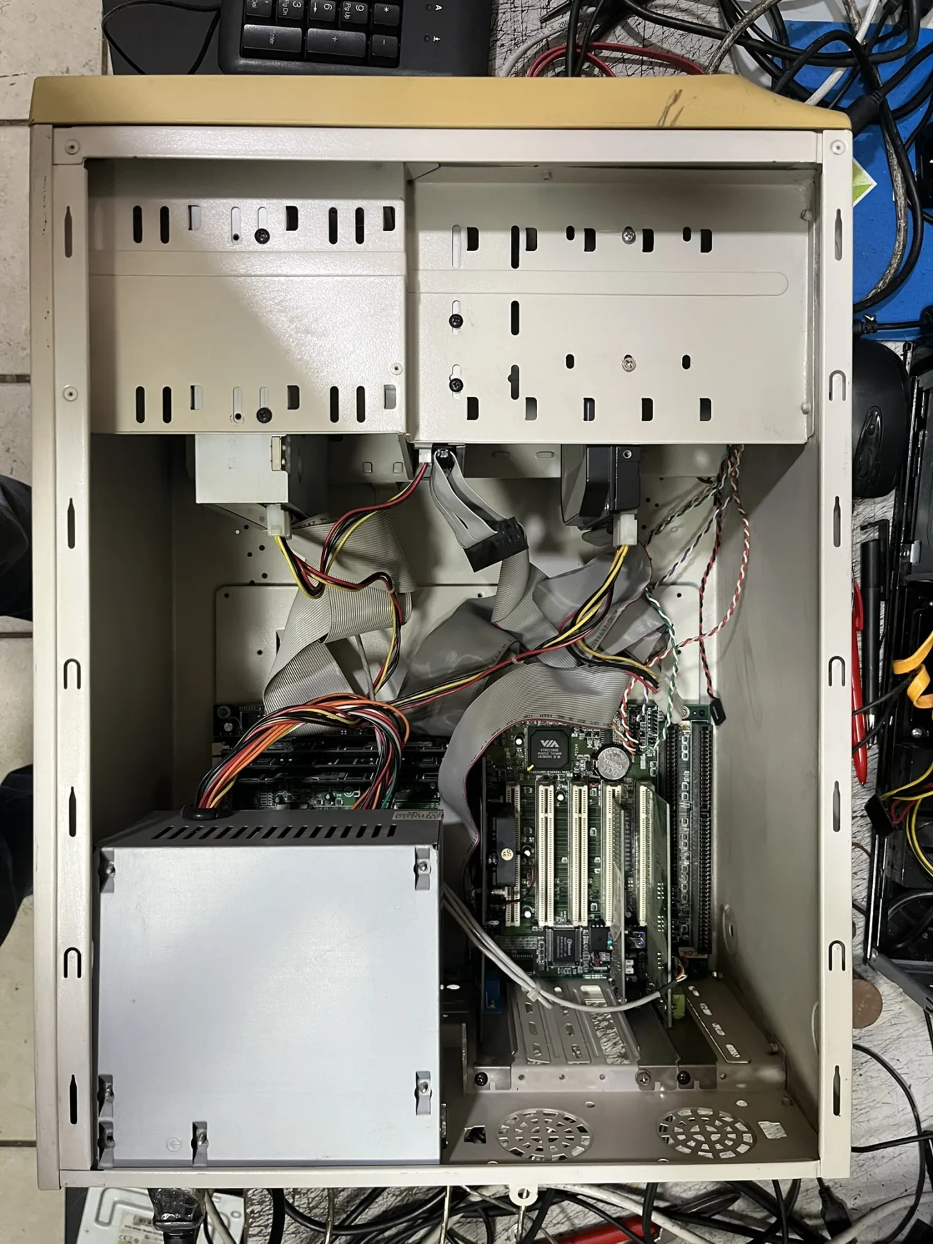 VİNTAGE PENTİUM III 933 MHZ BEYAZ TOWER KASA MASAÜSTÜ BİLGİSAYAR