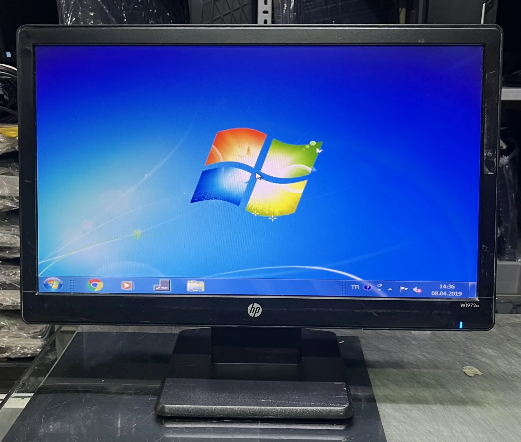 HP W1972a 18.5 İNÇ WİDESCREEN SİYAH LED MONİTÖR 2 EL OLARAK