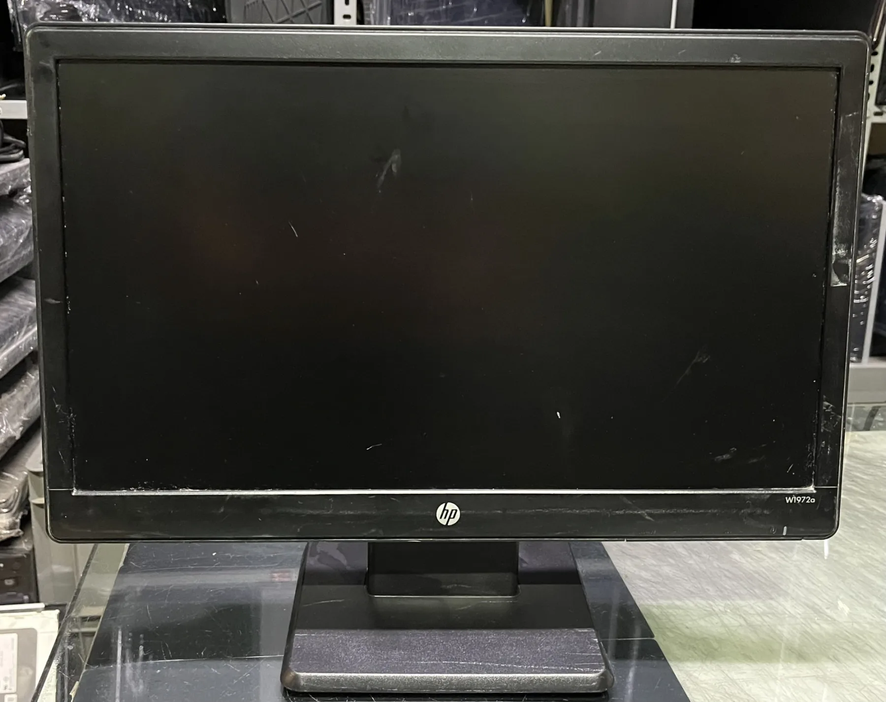 HP W1972a 18.5 İNÇ WİDESCREEN SİYAH LED MONİTÖR 2 EL OLARAK