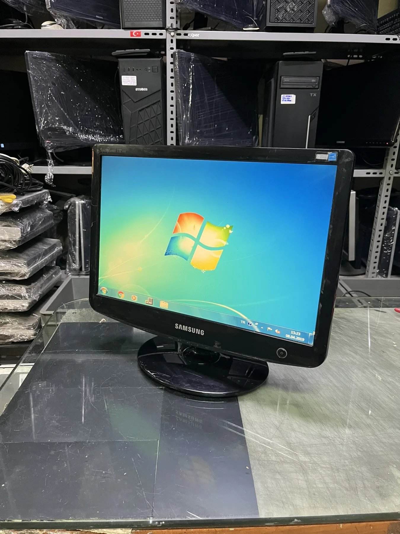 SAMSUNG SYNCMASTER 732NV SİYAH 17 İNÇ WİDESCREEN LCD MONİTÖR