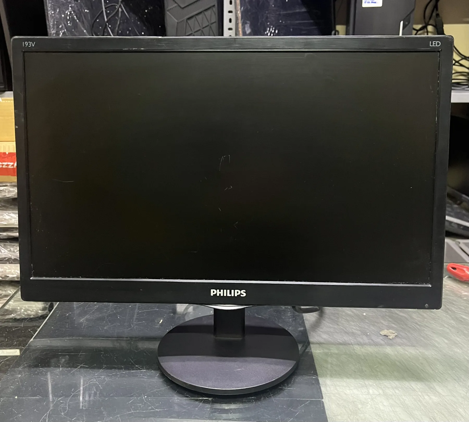 PHILIPS 193V5L 18.5 İNÇ WİDESCREEN SİYAH LED MONİTÖR 2 EL OLARAK