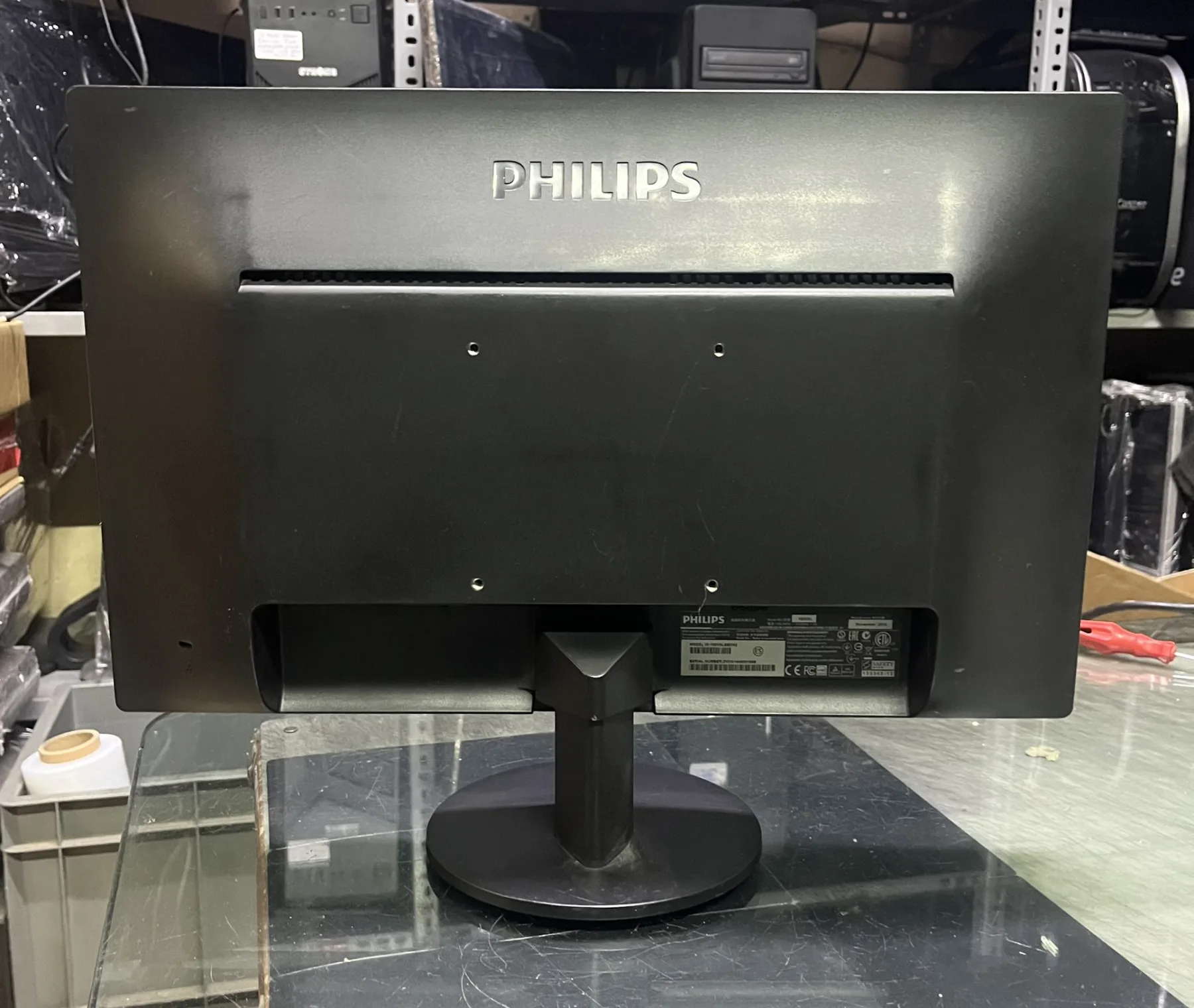 PHILIPS 193V5L 18.5 İNÇ WİDESCREEN SİYAH LED MONİTÖR 2 EL OLARAK